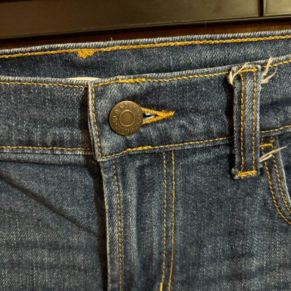 Old Navy Boyfriend Shorts Rolled cuff Distressed Size 4 - Picture 6 of 10